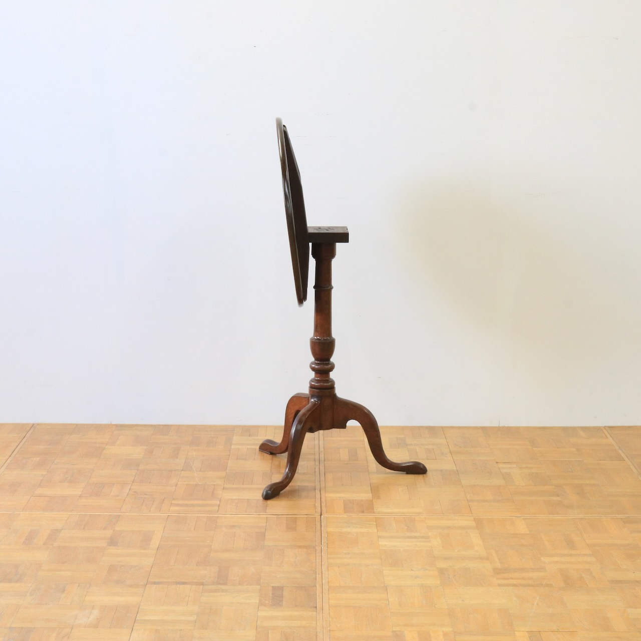 ティルトトップテーブル