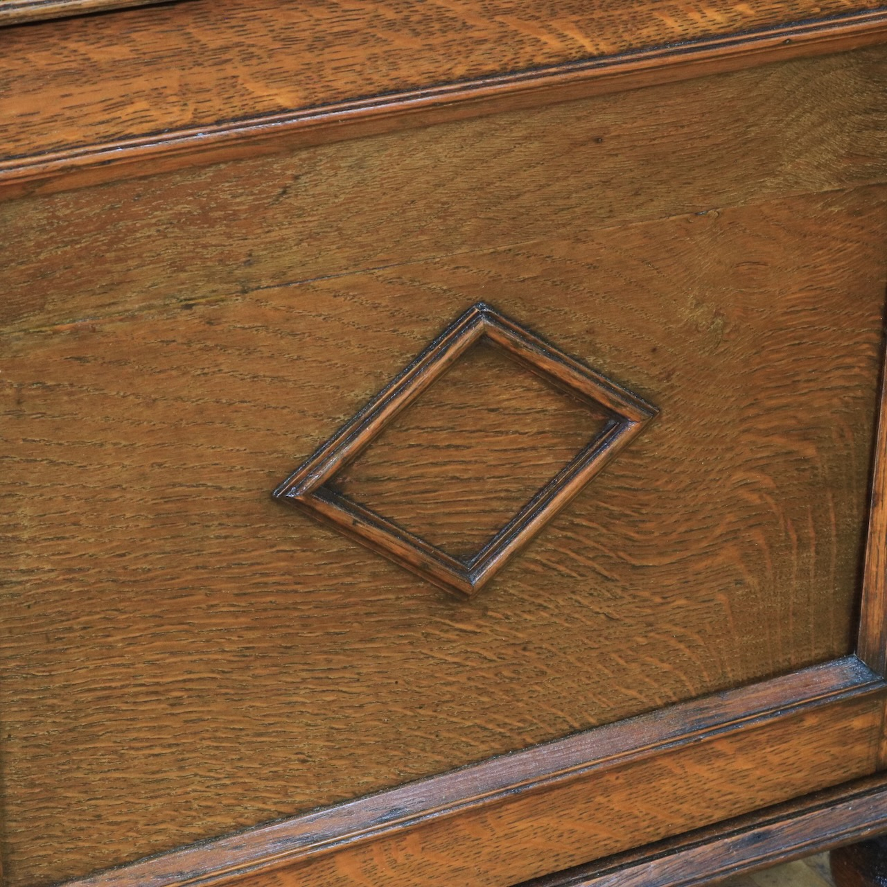 グラスキャビネット