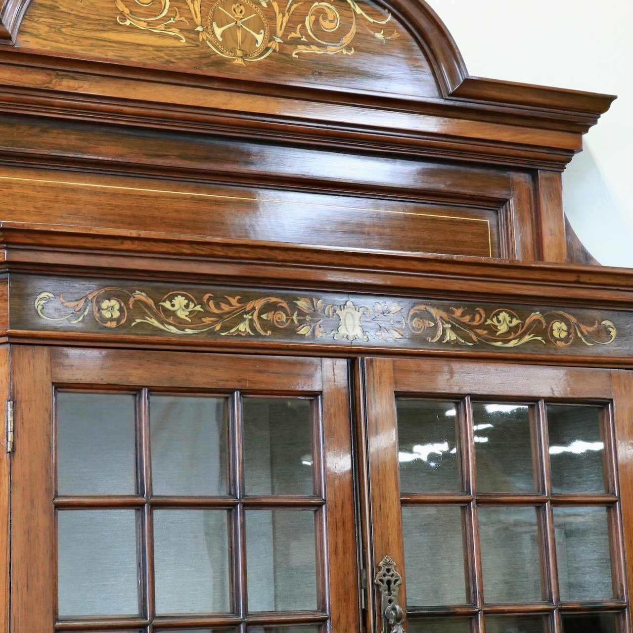 ミラーバックサイドボード