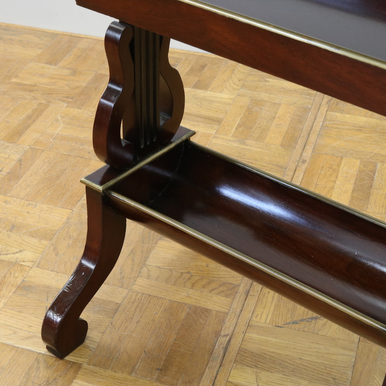 サイドテーブル