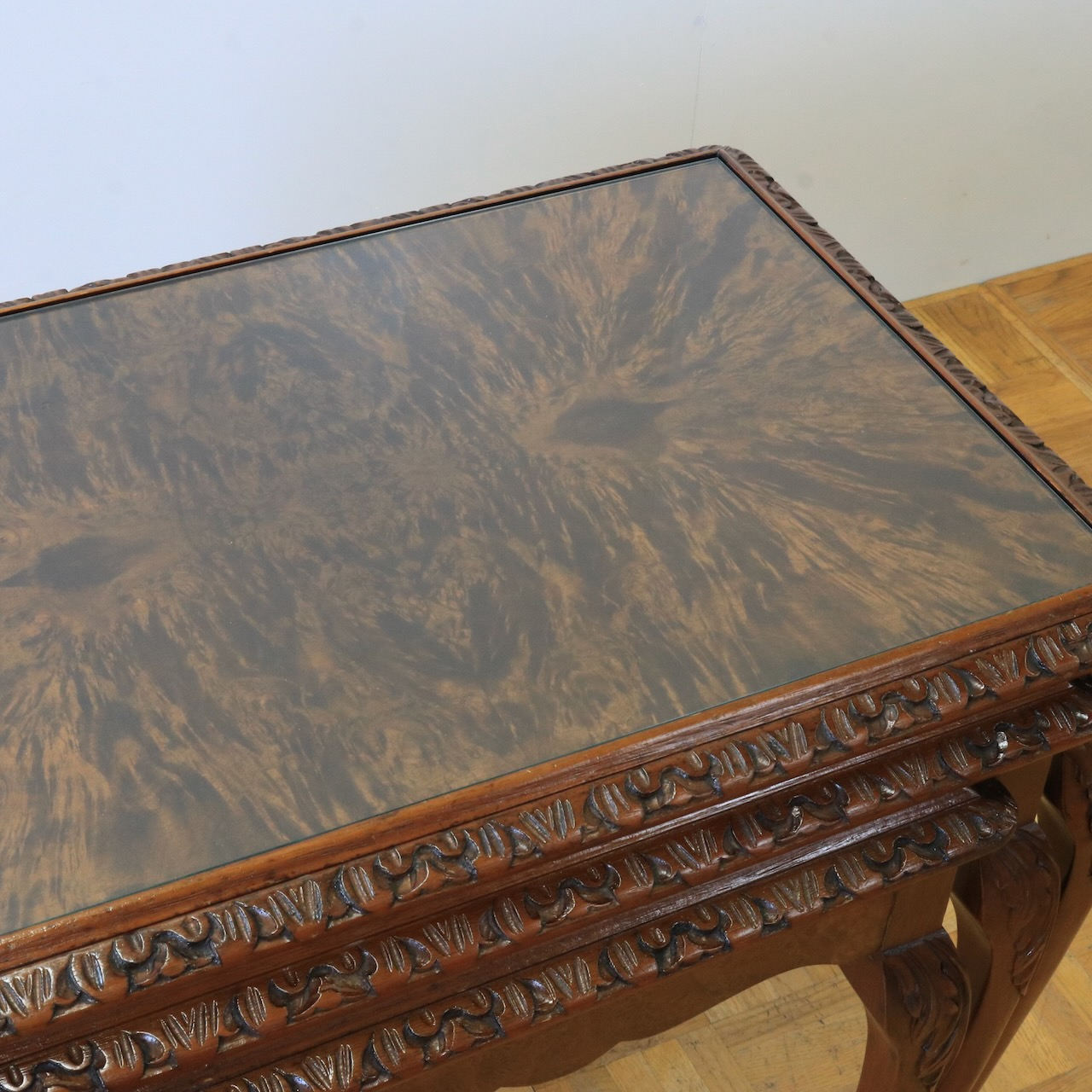 ネストテーブル