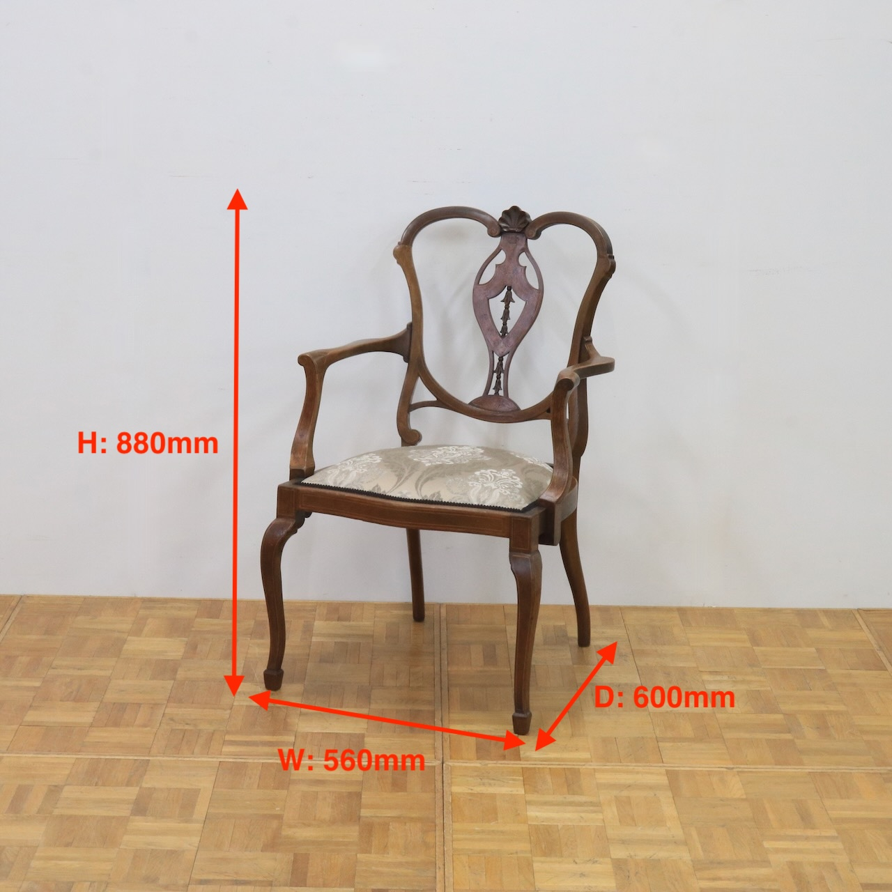 アームチェアー