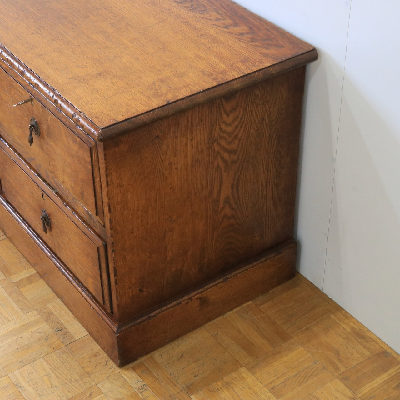 チェストオブドロワーズ