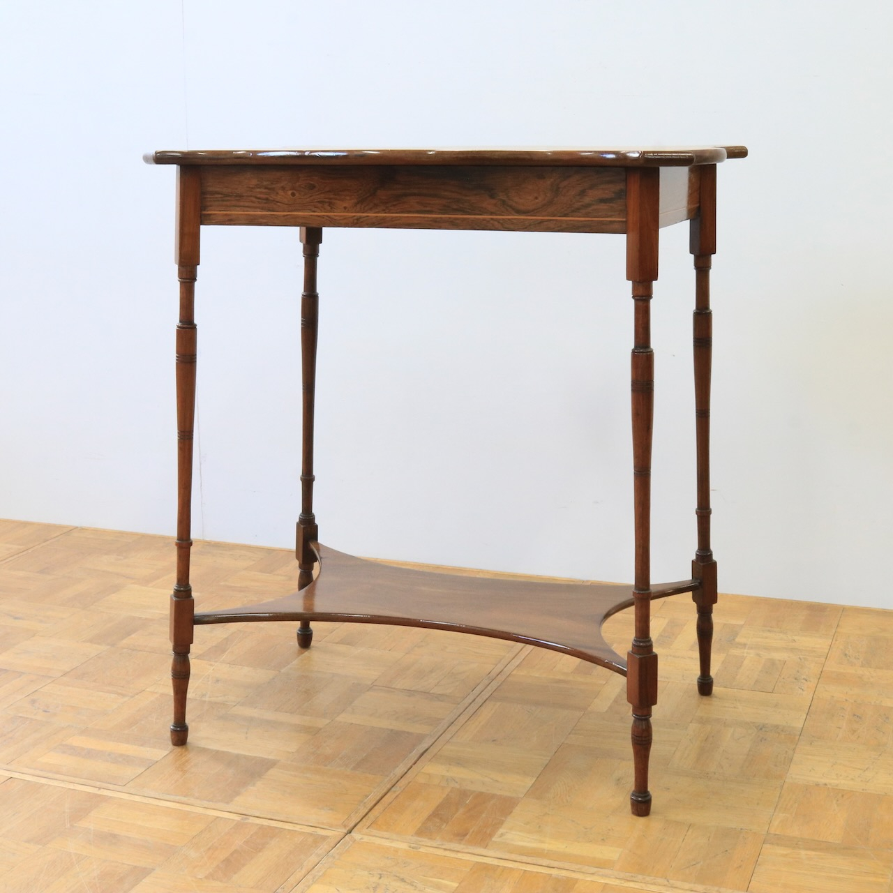 オケージョナルテーブル