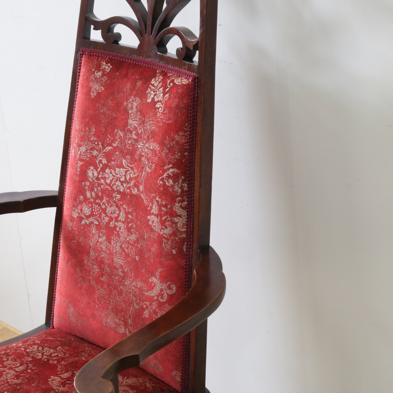 アームチェアー