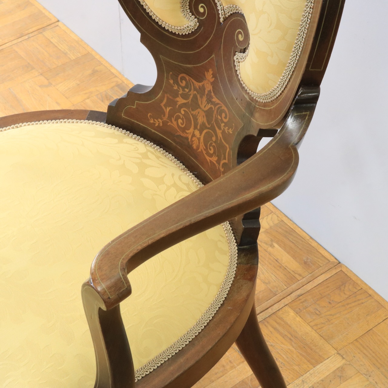 アームチェアー