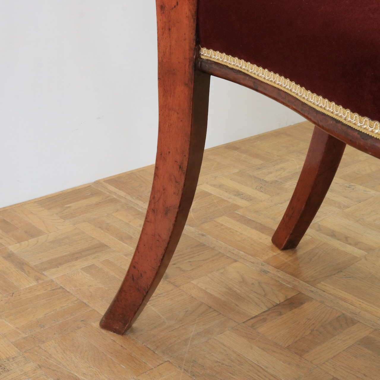 バルーンバックチェアー