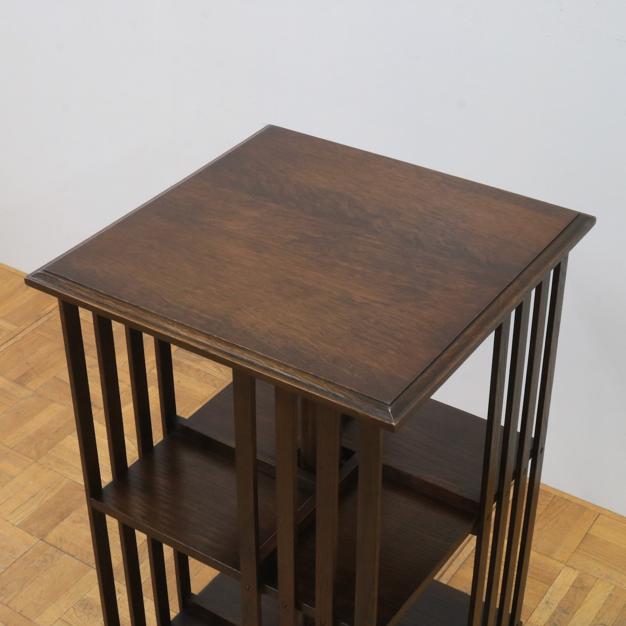 リボルビングブックケース