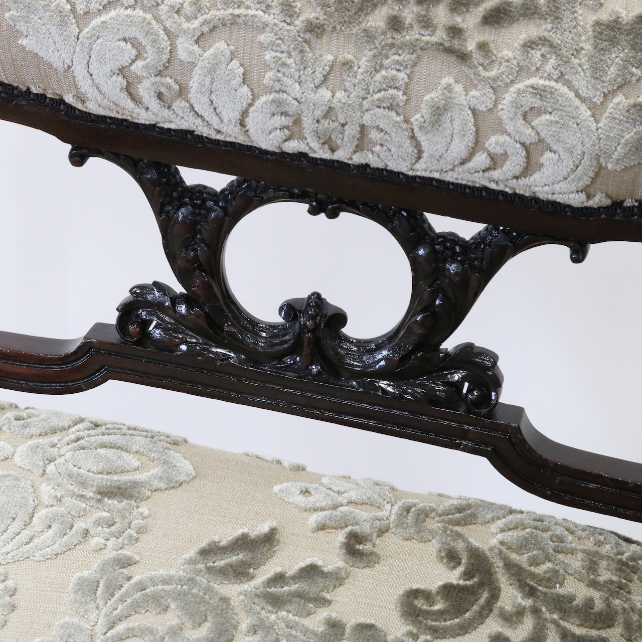 アームチェアー