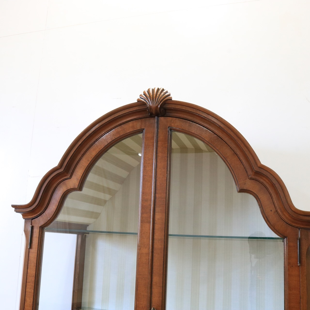 グラスキャビネット