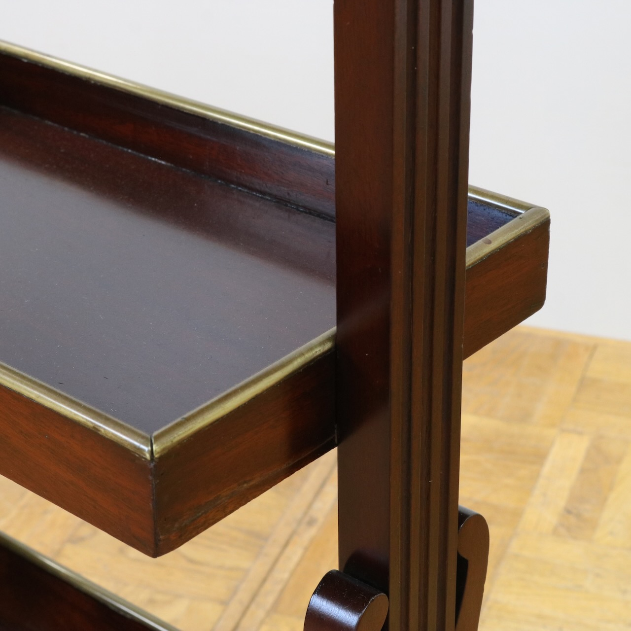 サイドテーブル