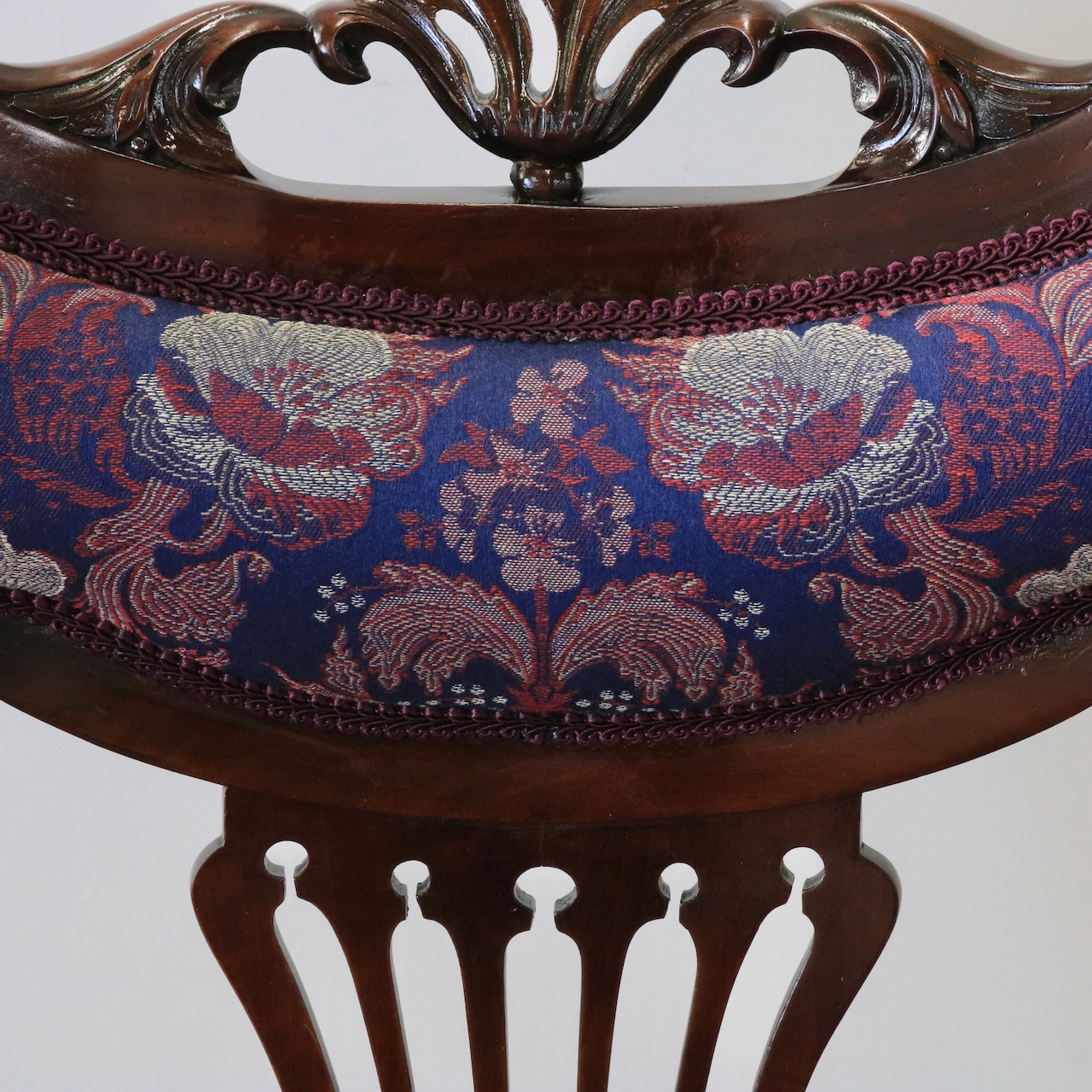 アームチェアー