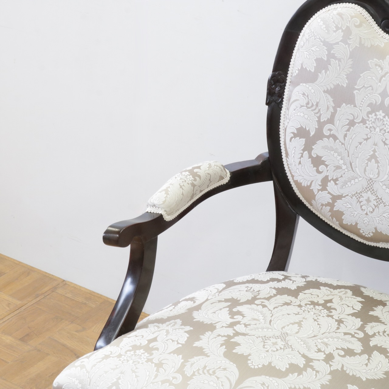 アームチェアー