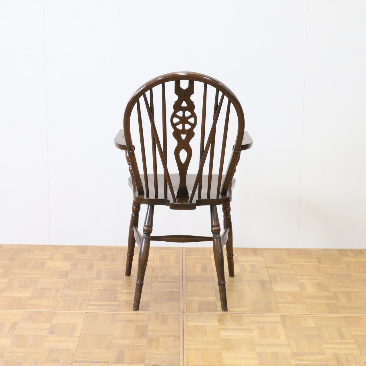 アームチェアー