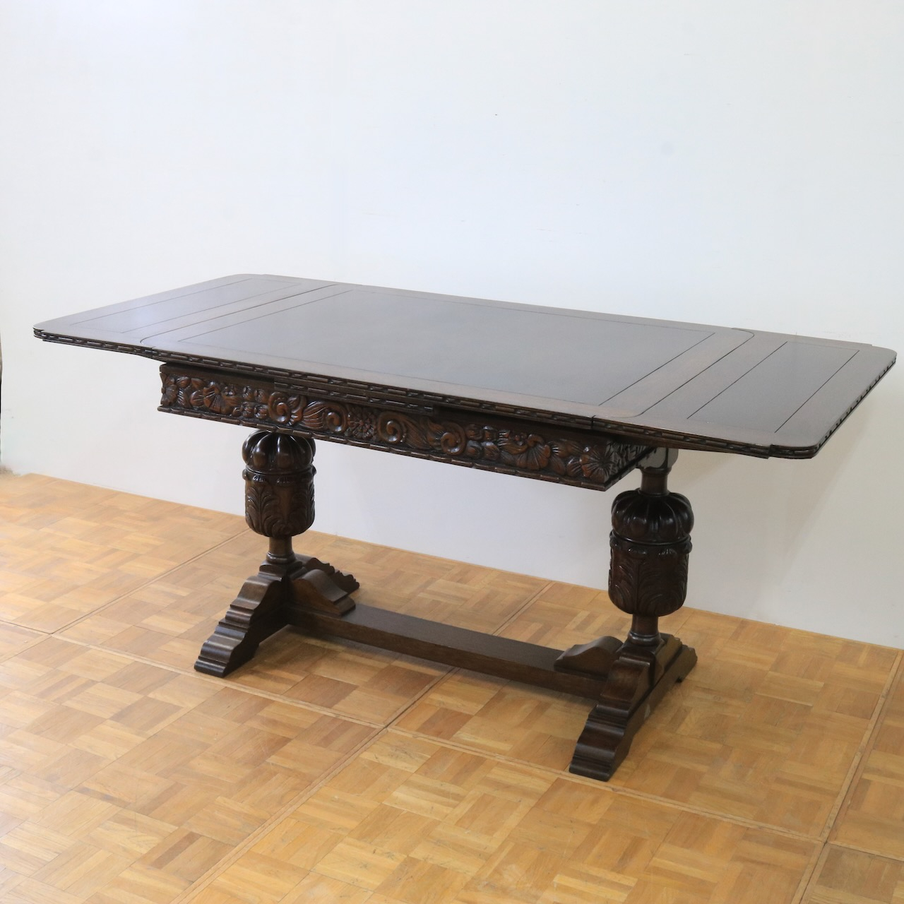 ドローリーフテーブル