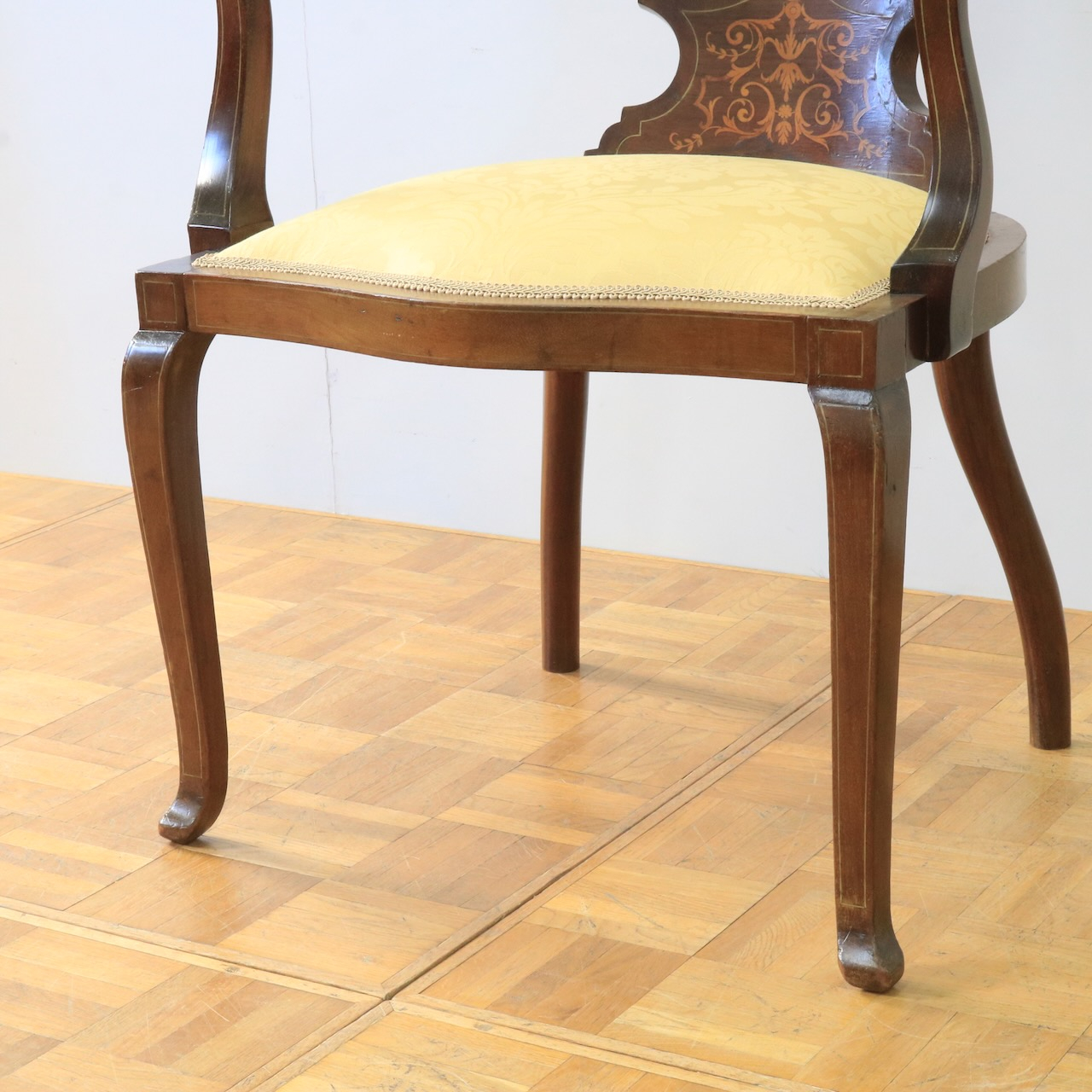 アームチェアー