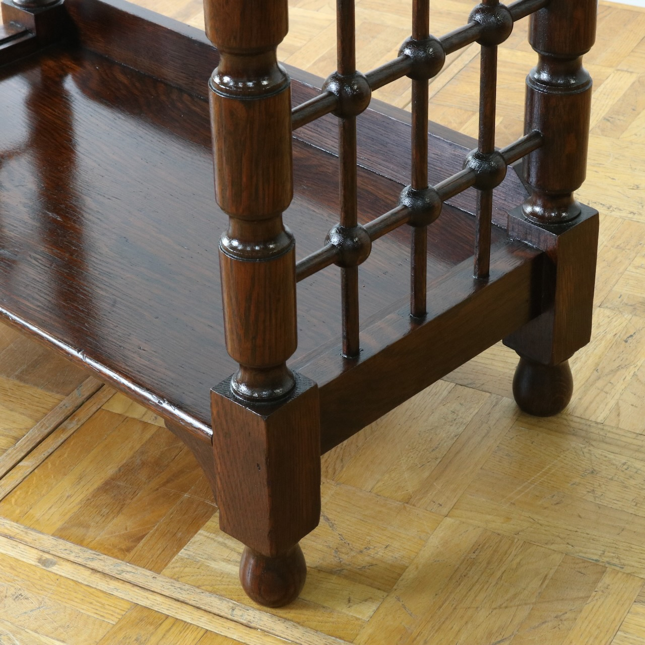 サイドテーブル