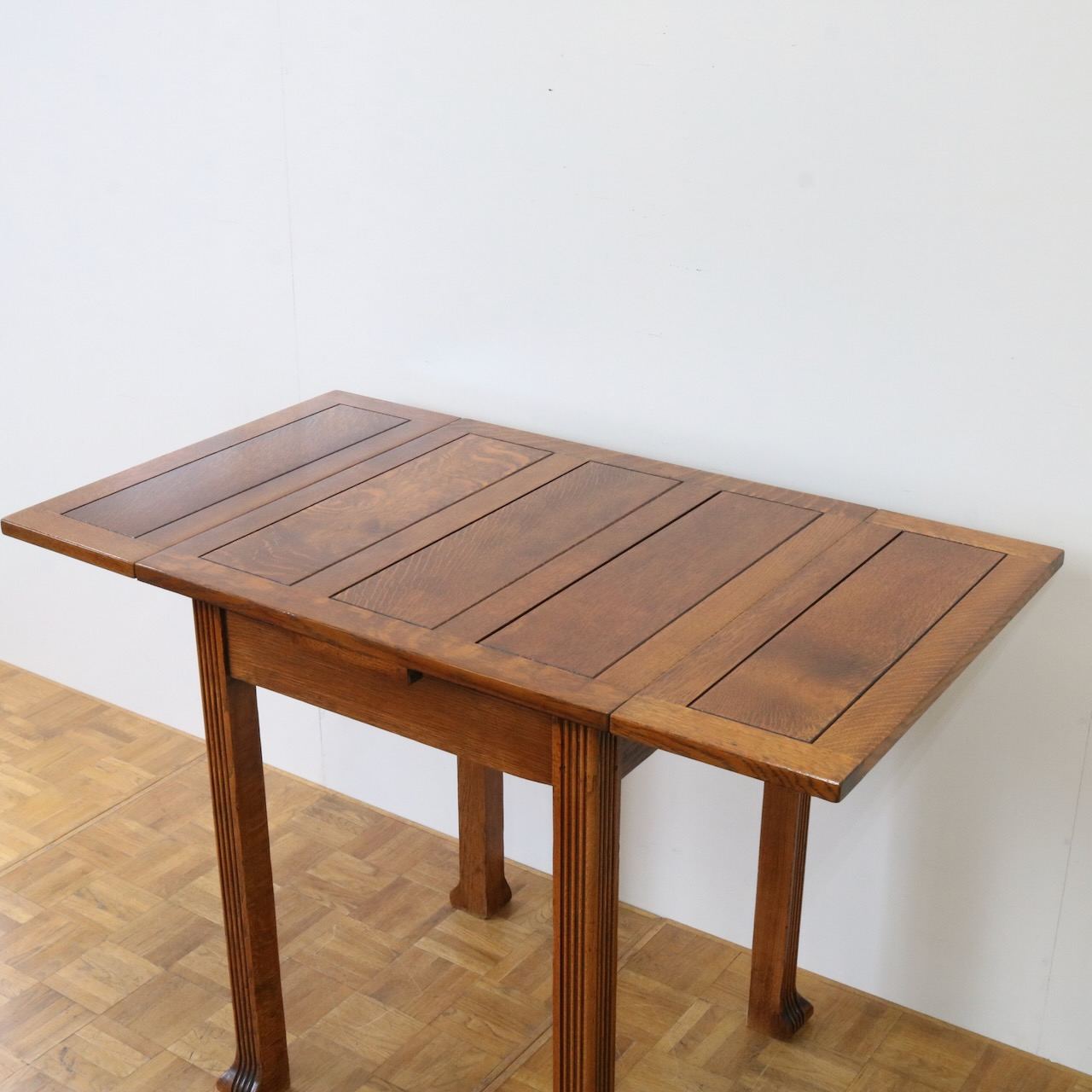 ドローリーフテーブル