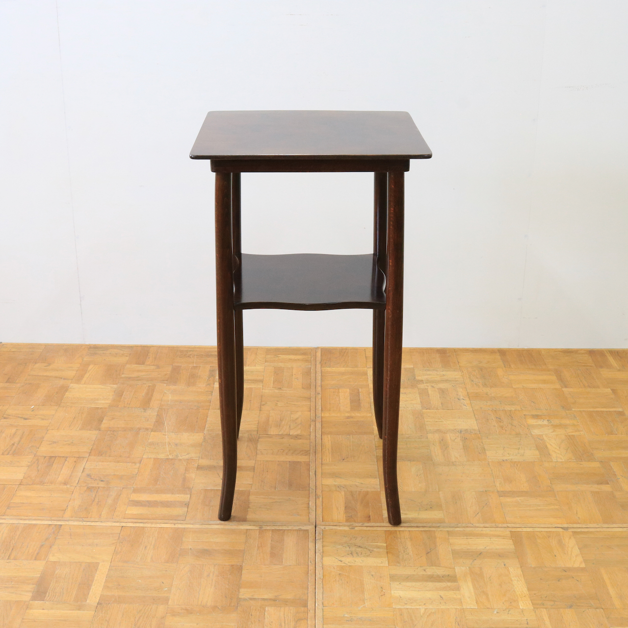 サイドテーブル