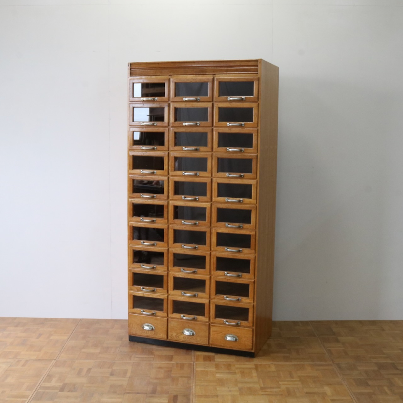 シャツキャビネット