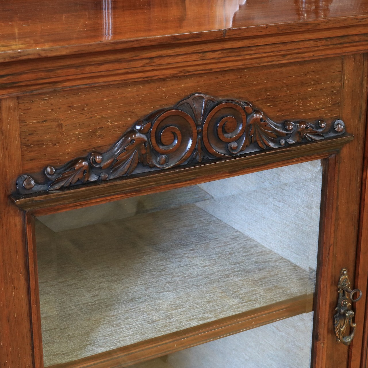 ミラーバックサイドボード