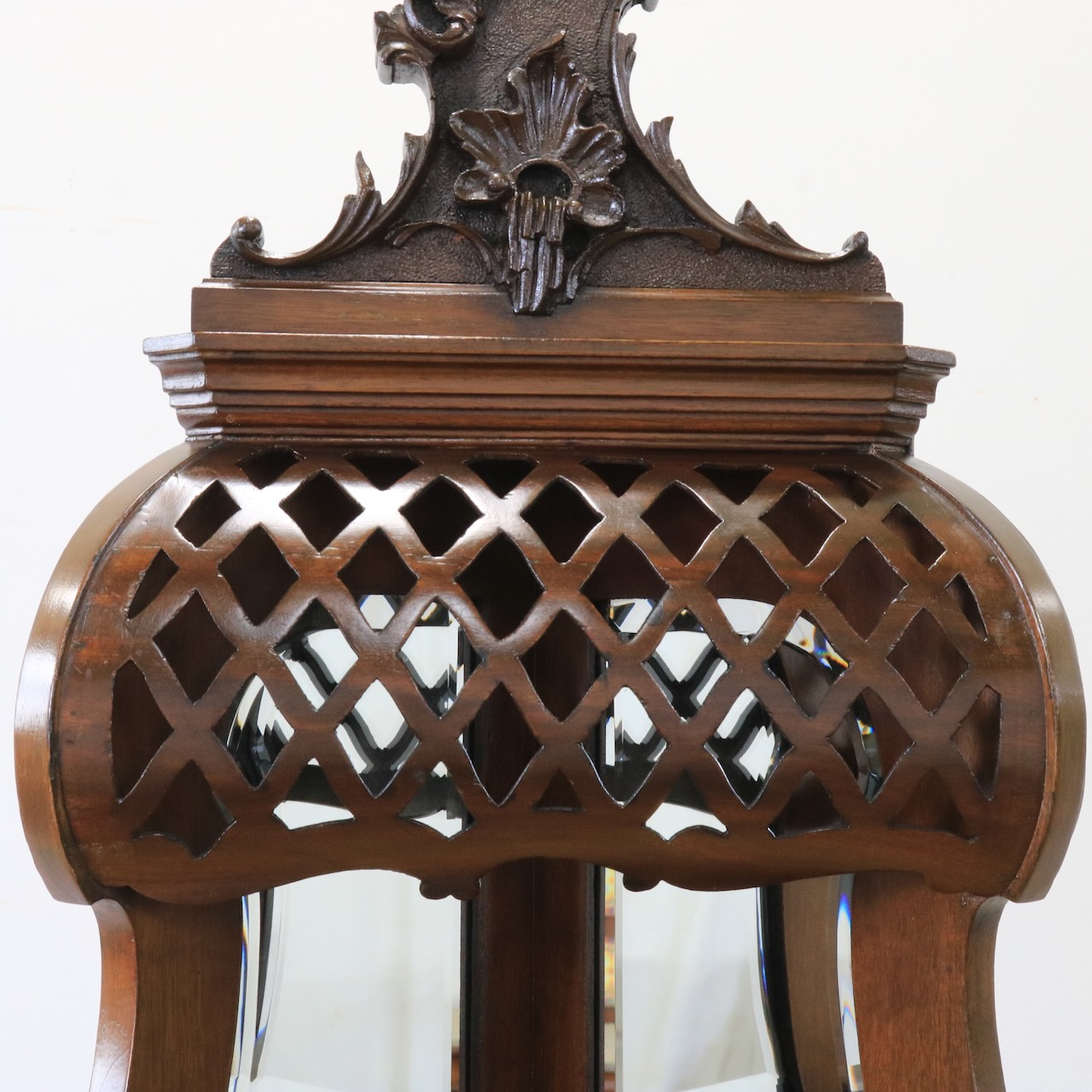 コーナーキャビネット