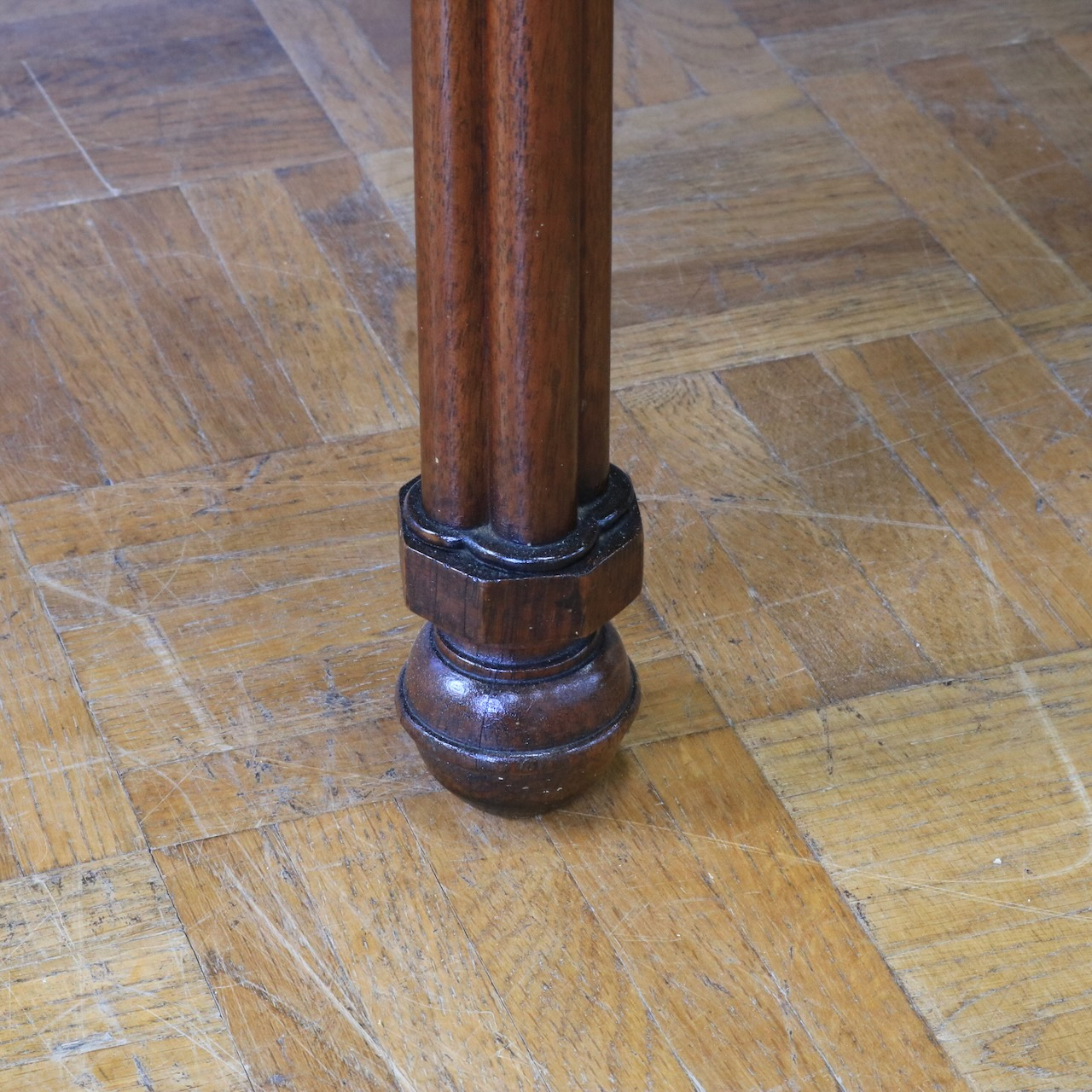 グラスキャビネット