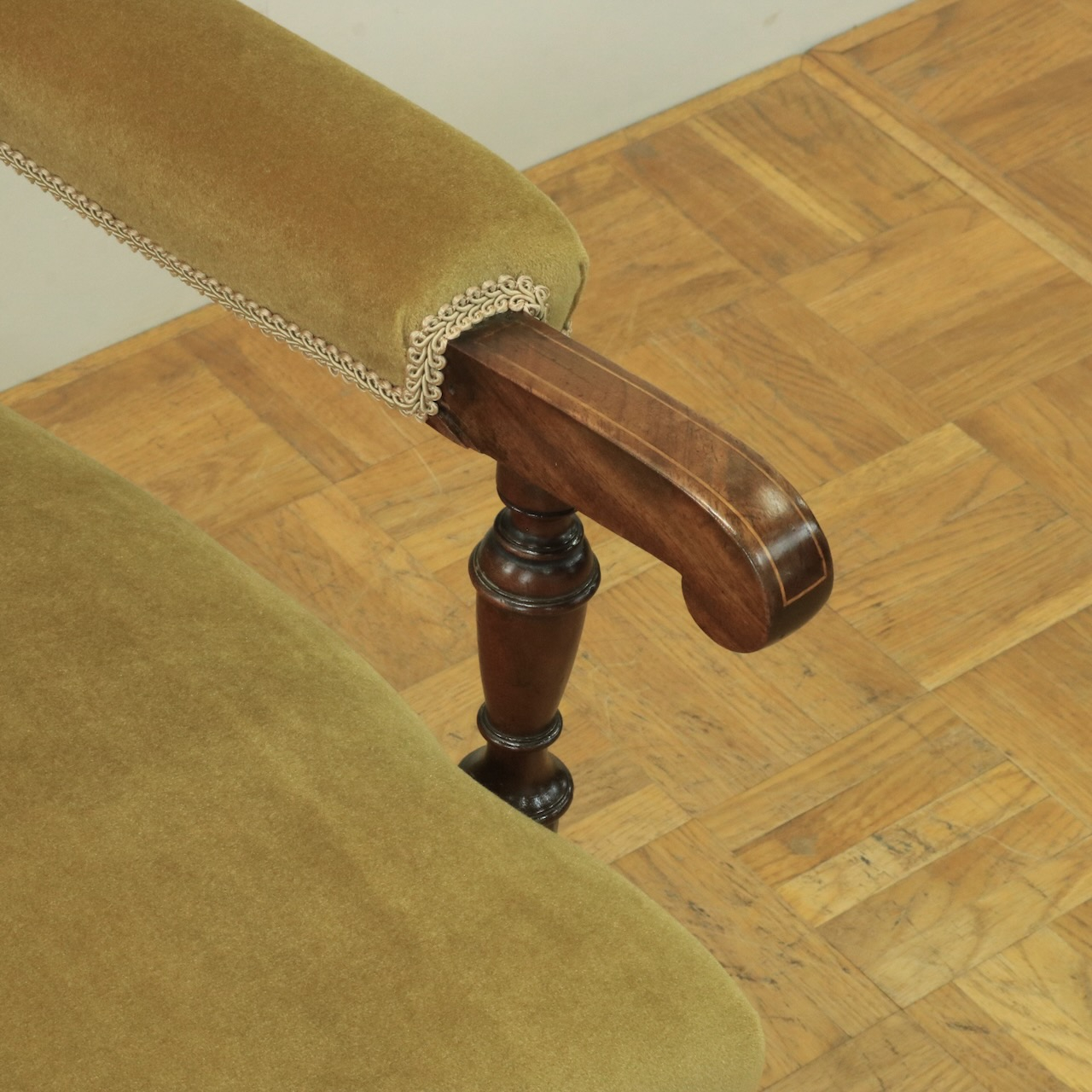 アームチェアー