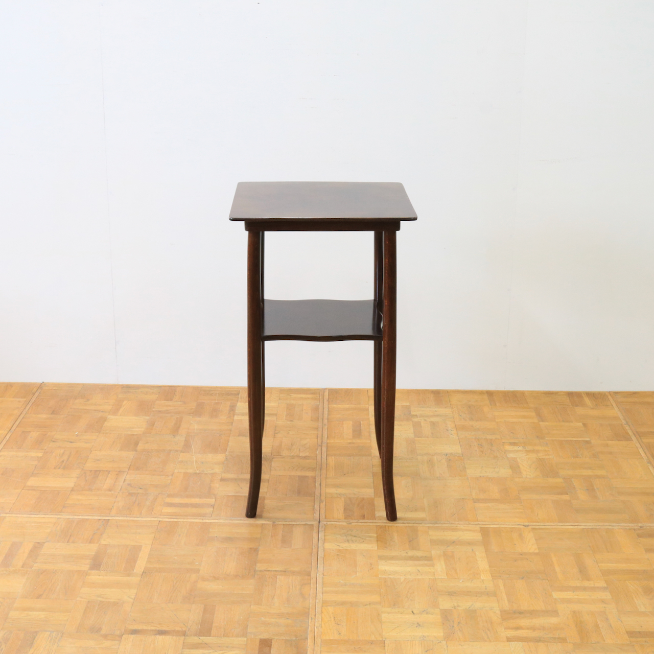 サイドテーブル