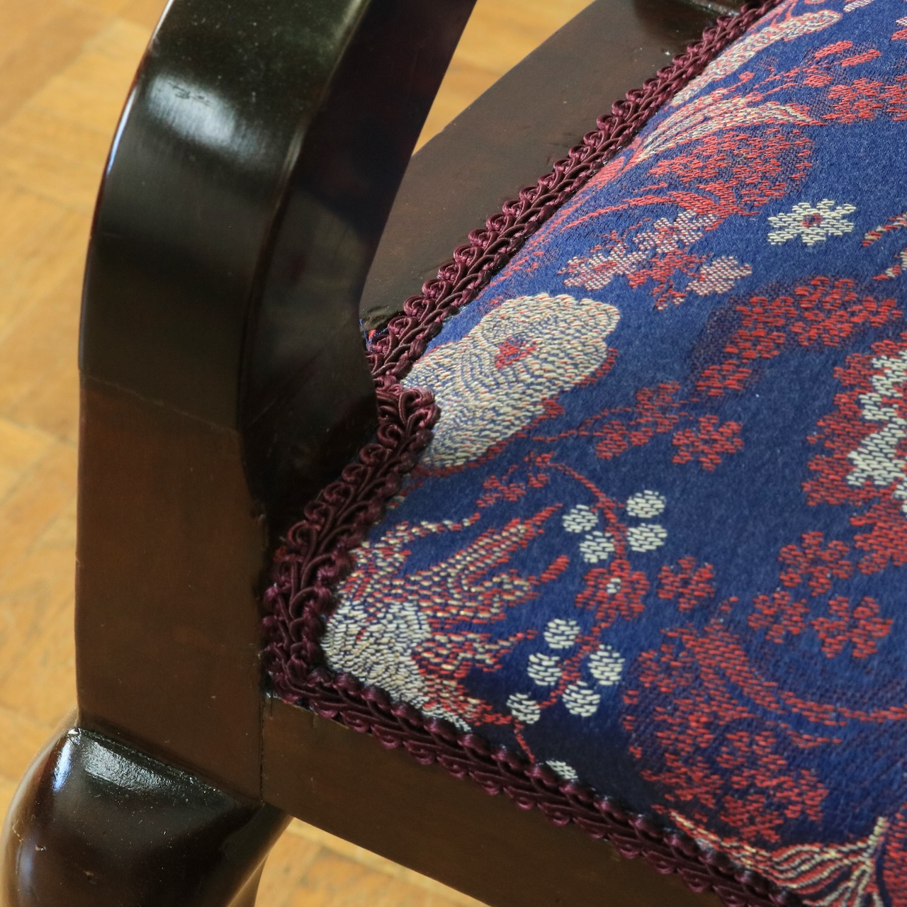 アームチェアー