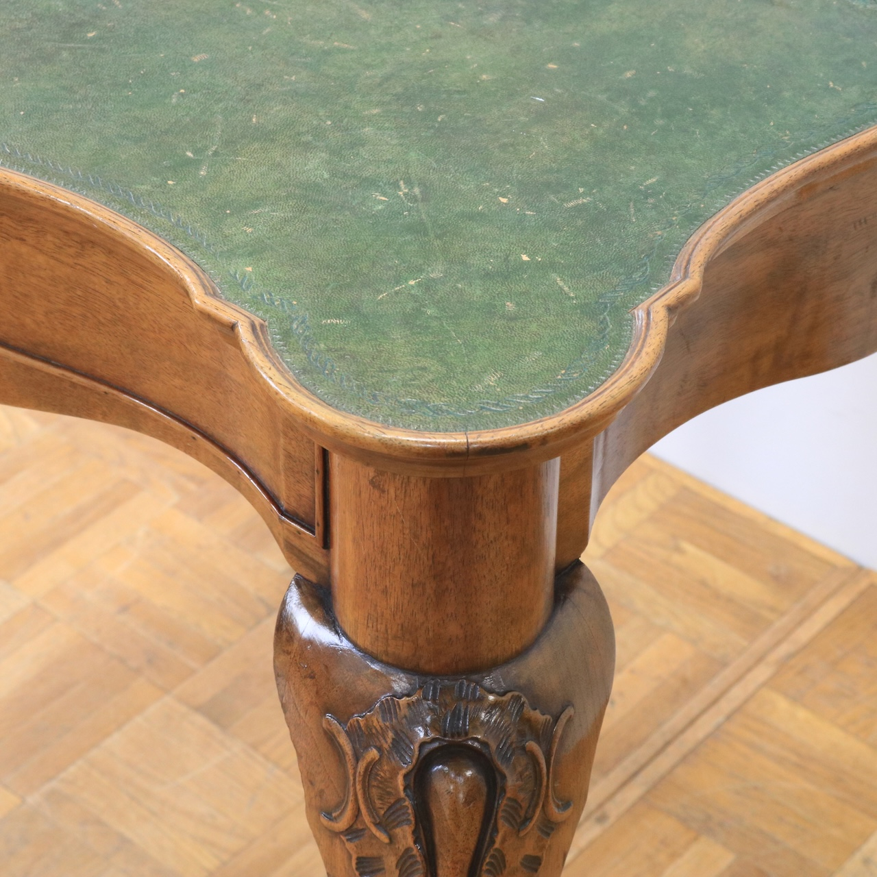 ドレッシングテーブル