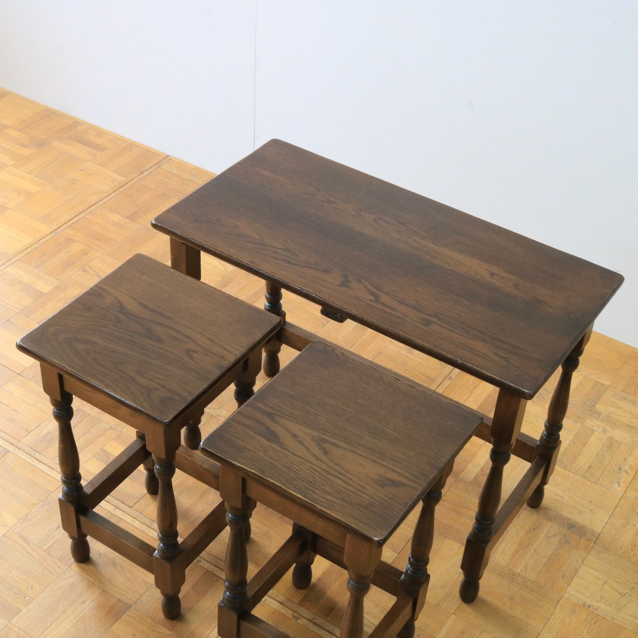 ネストテーブル