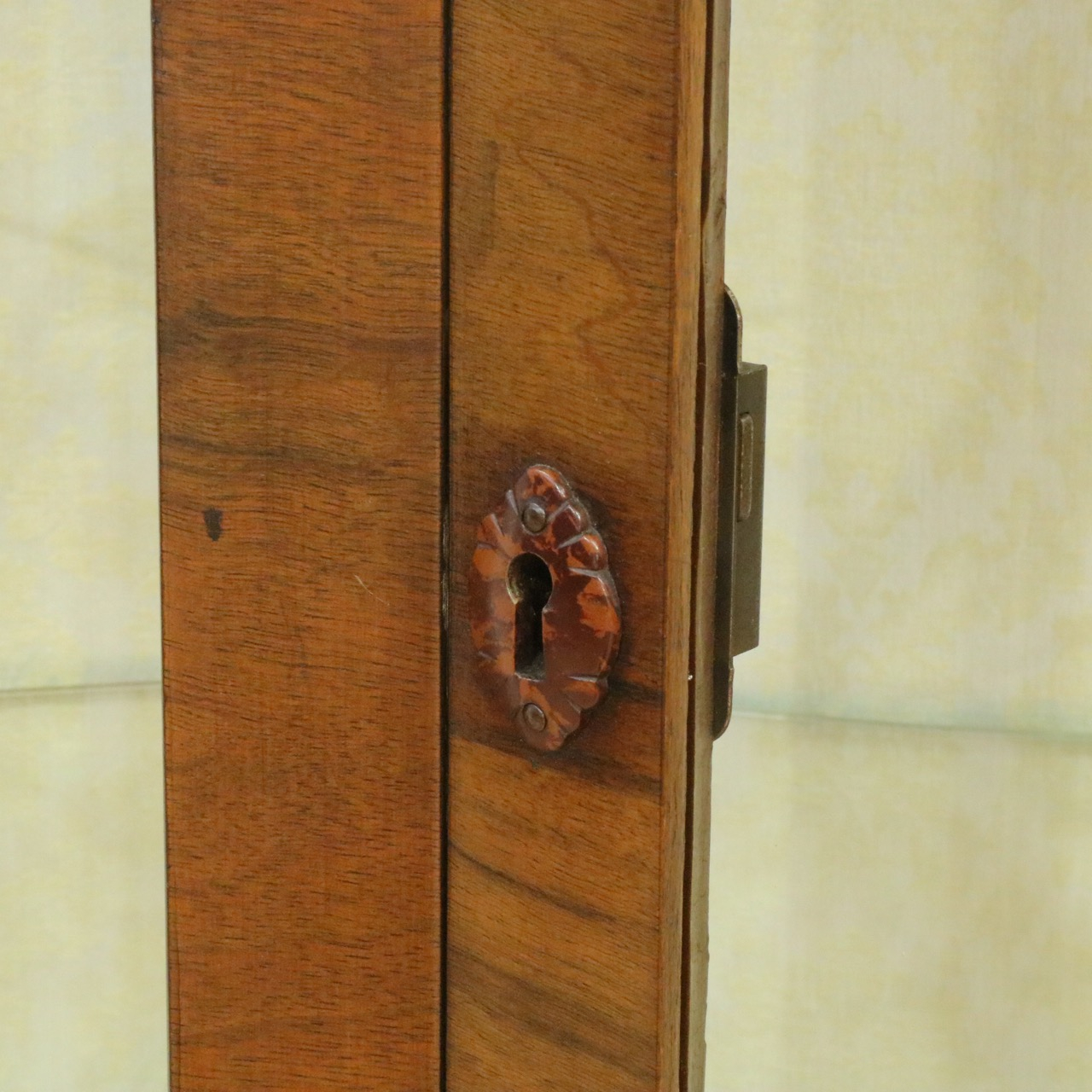 グラスキャビネット