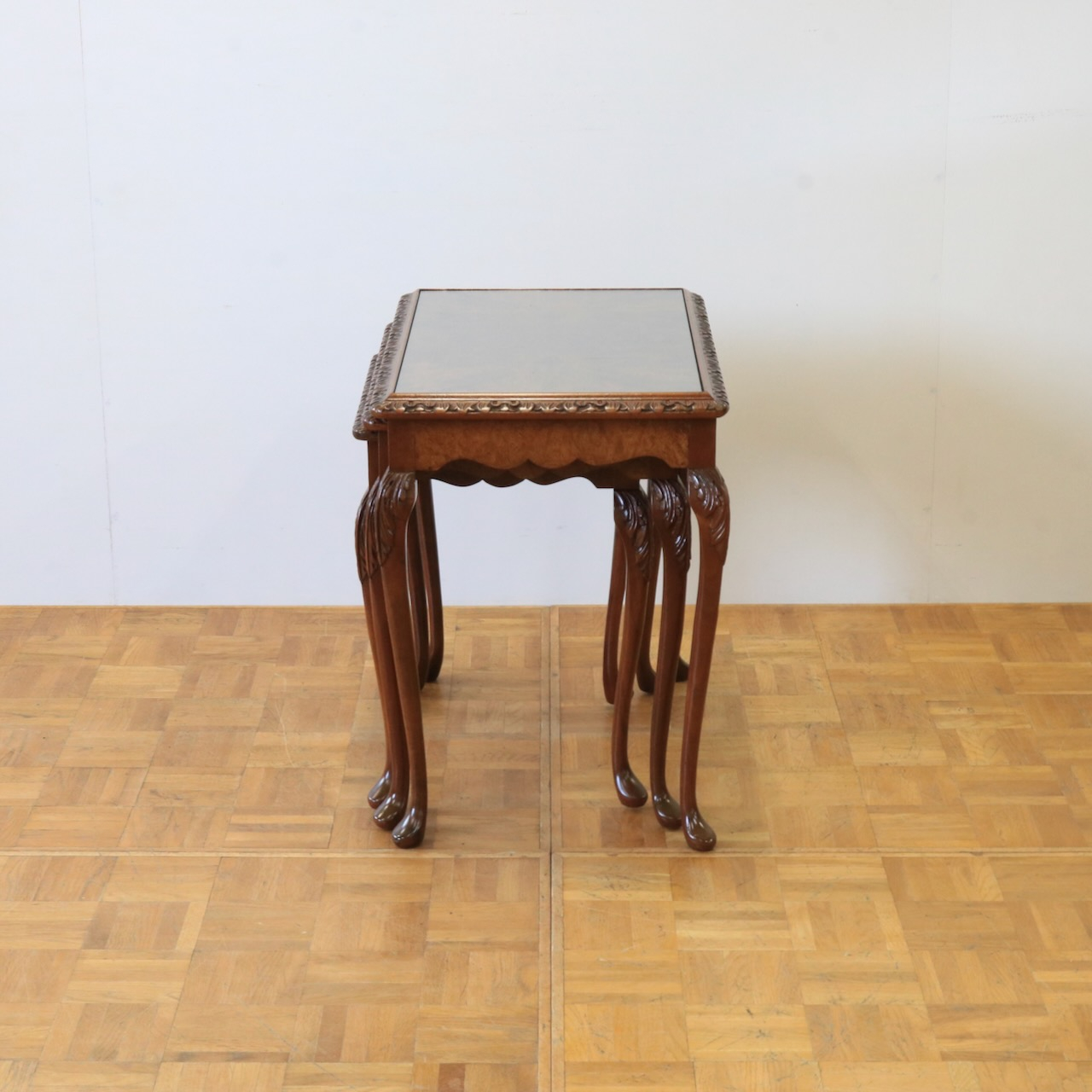 ネストテーブル