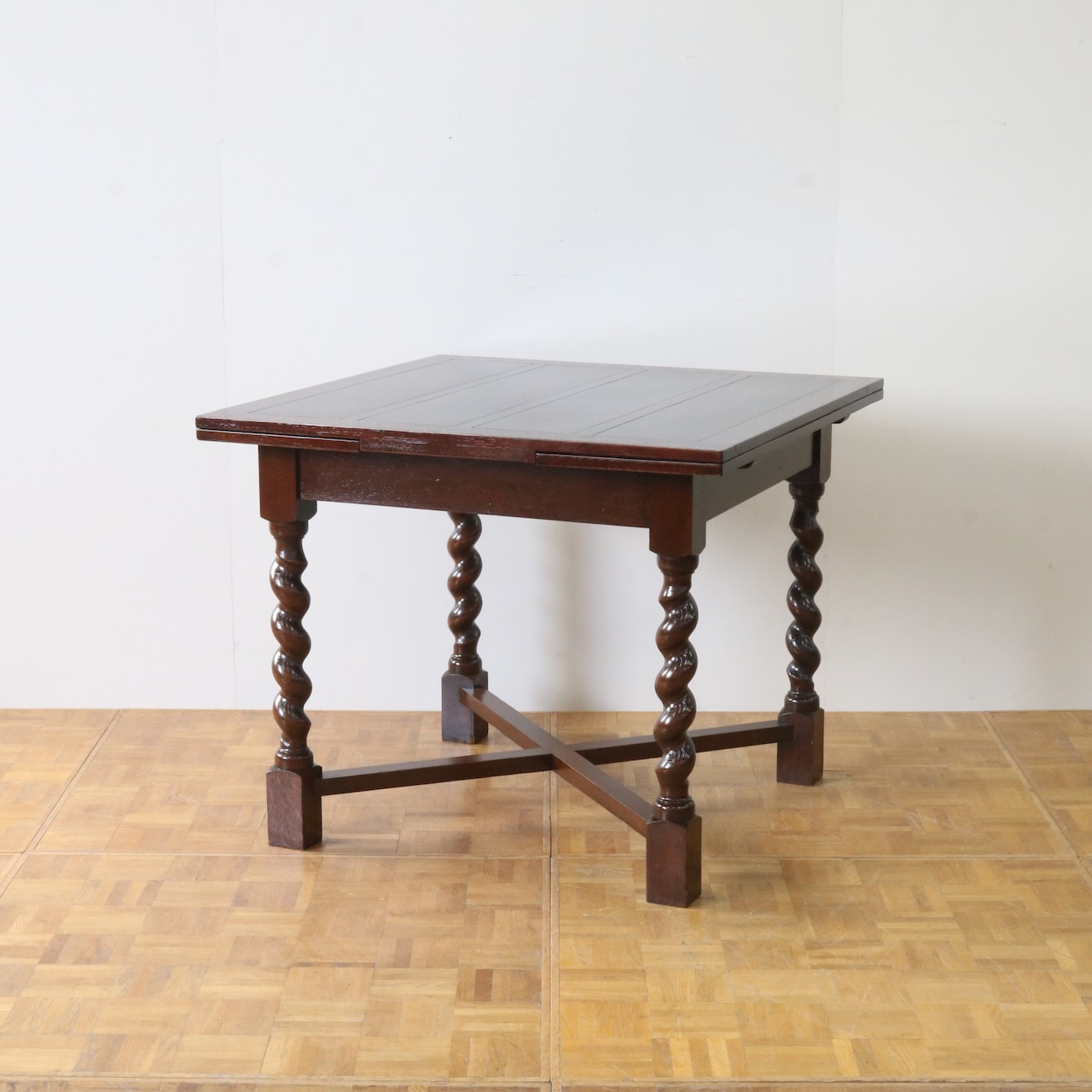 ドローリーフテーブル