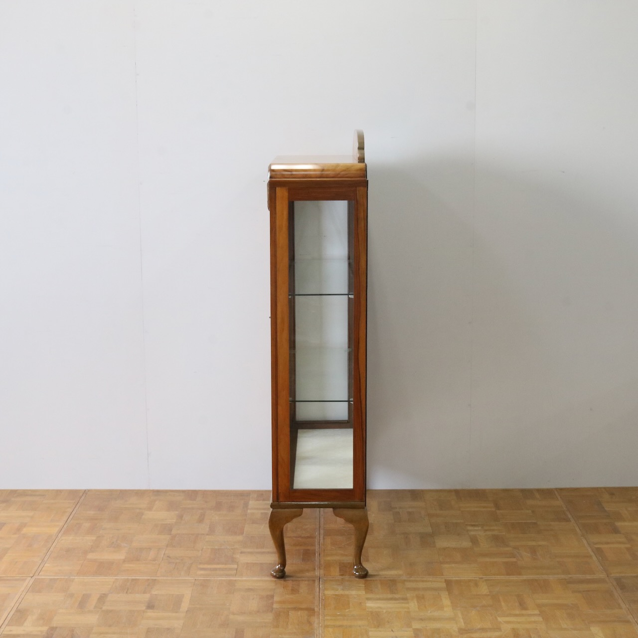 グラスキャビネット