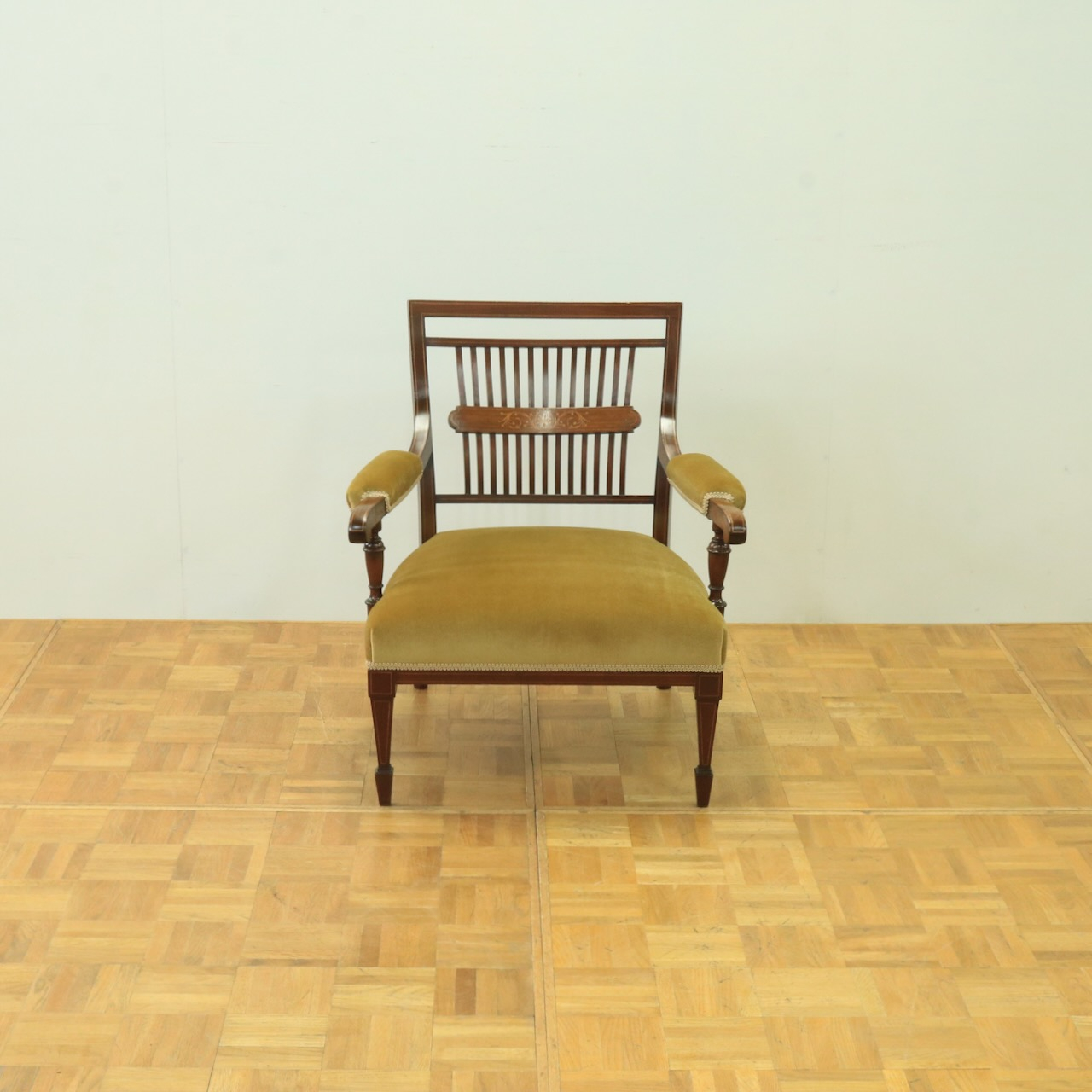 アームチェアー