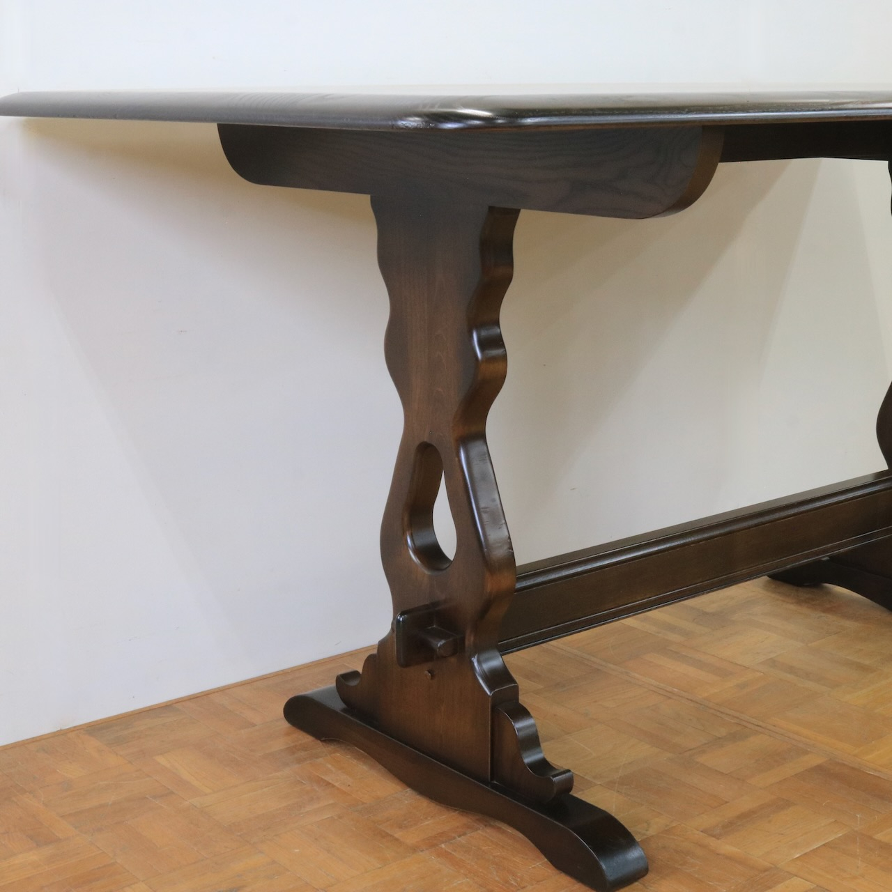 リフェクトリーテーブル