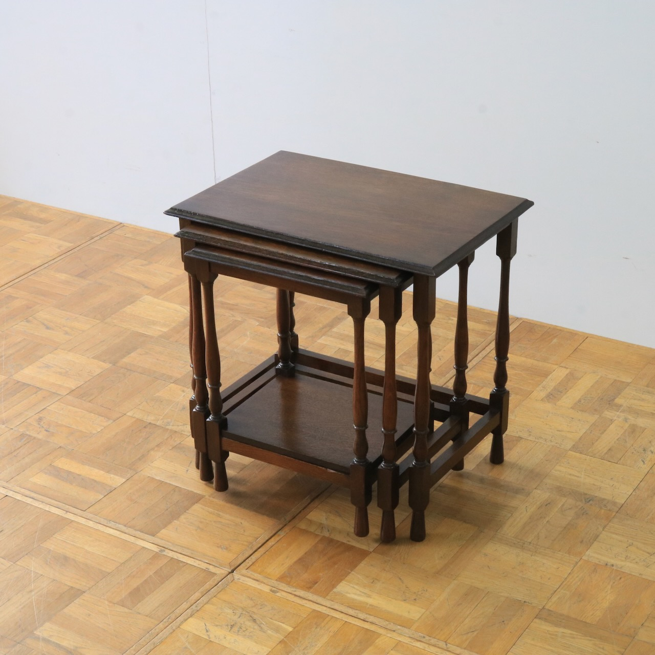 ネストテーブル