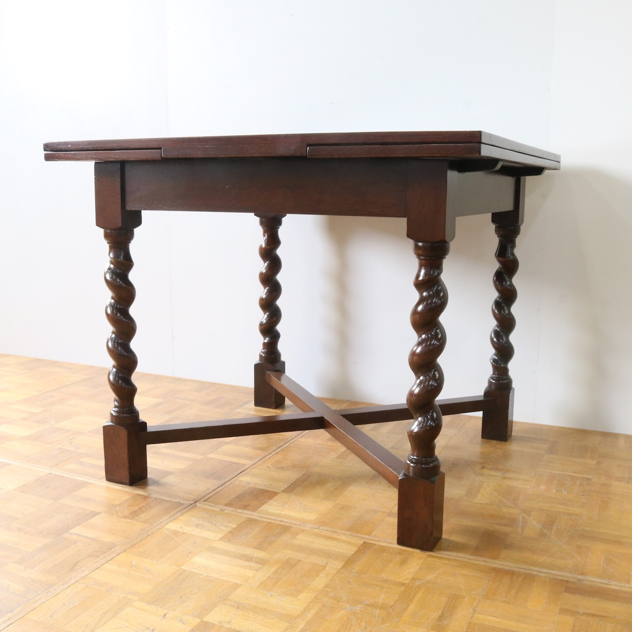 ドローリーフテーブル