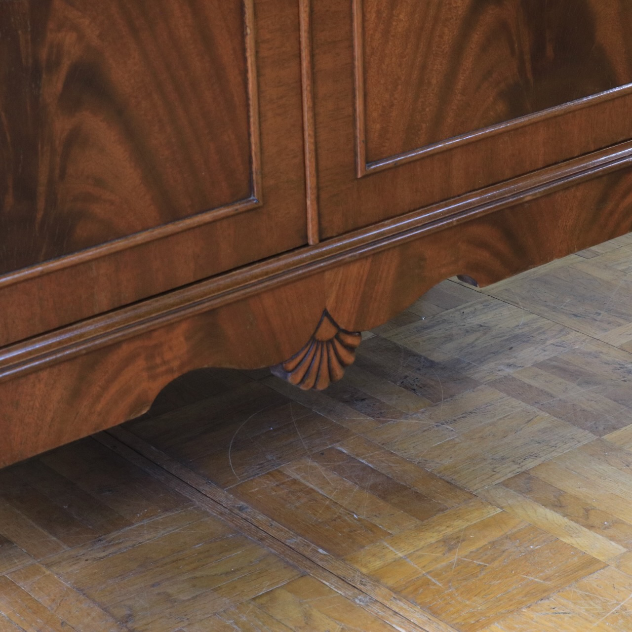 グラスキャビネット