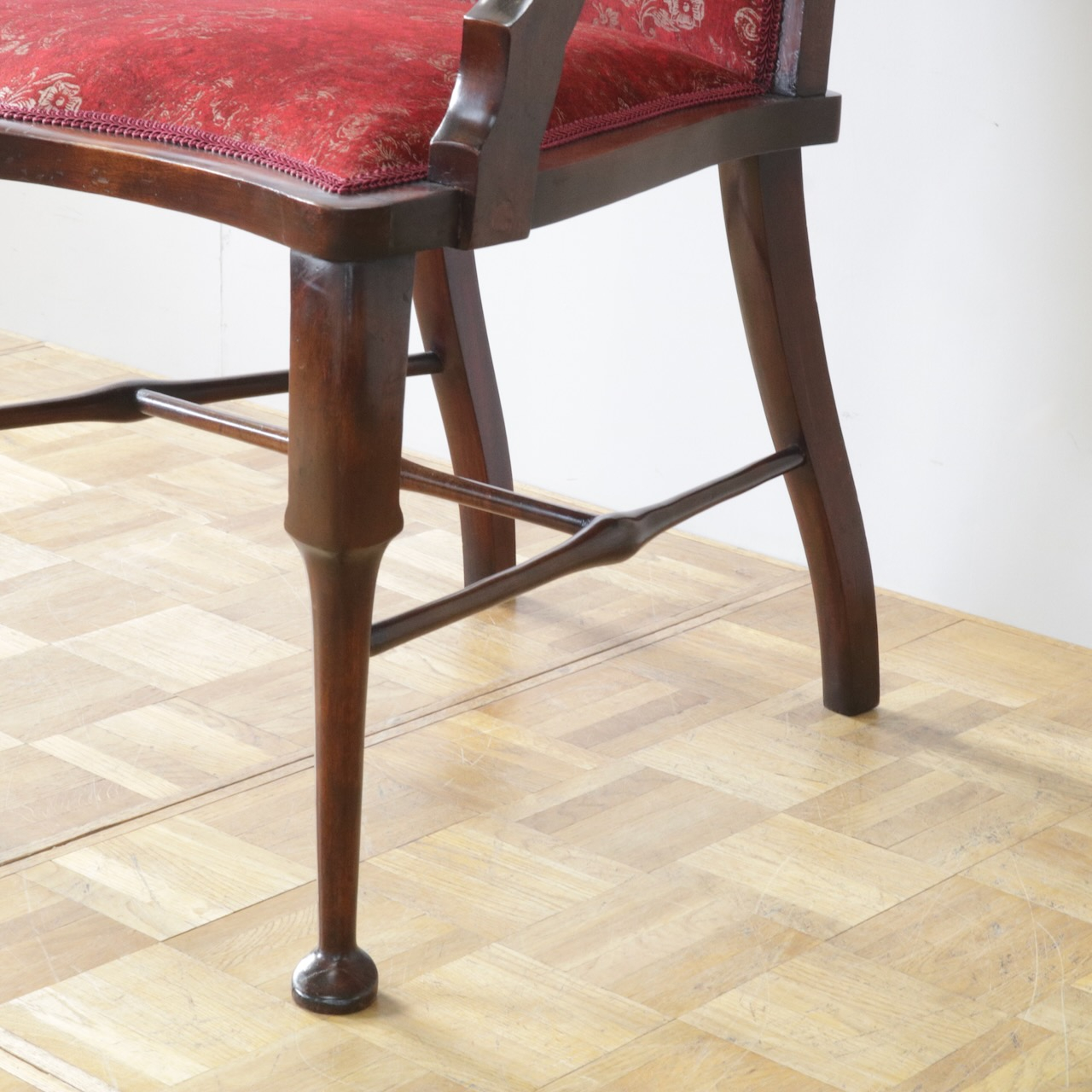 アームチェアー