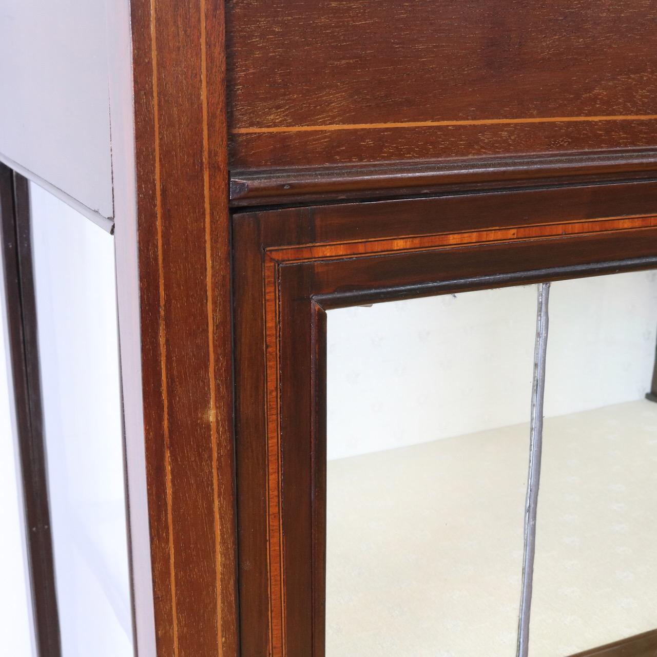 グラスキャビネット