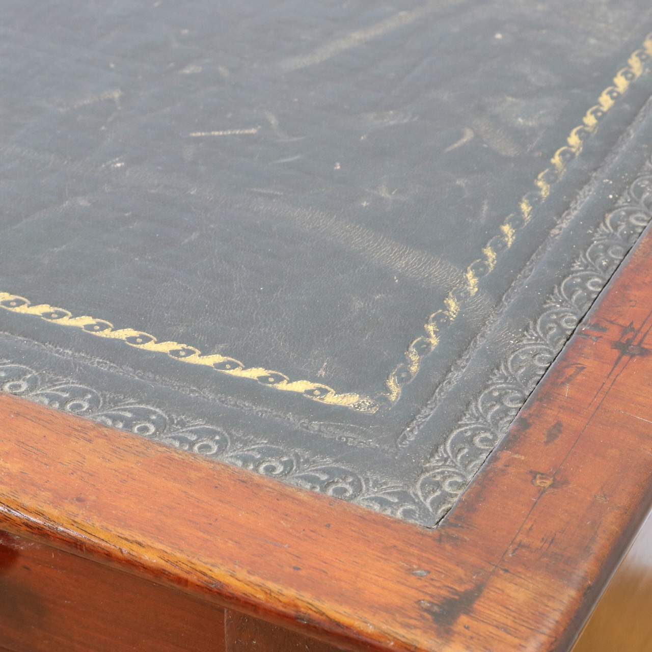 ライティングデスク