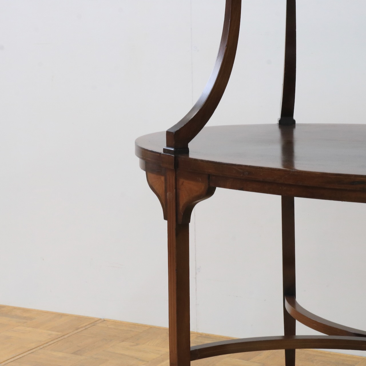 ダムウェイターテーブル