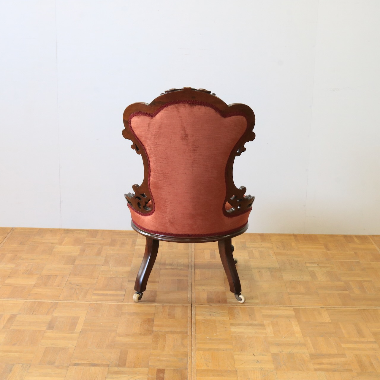 ナーシングチェアー