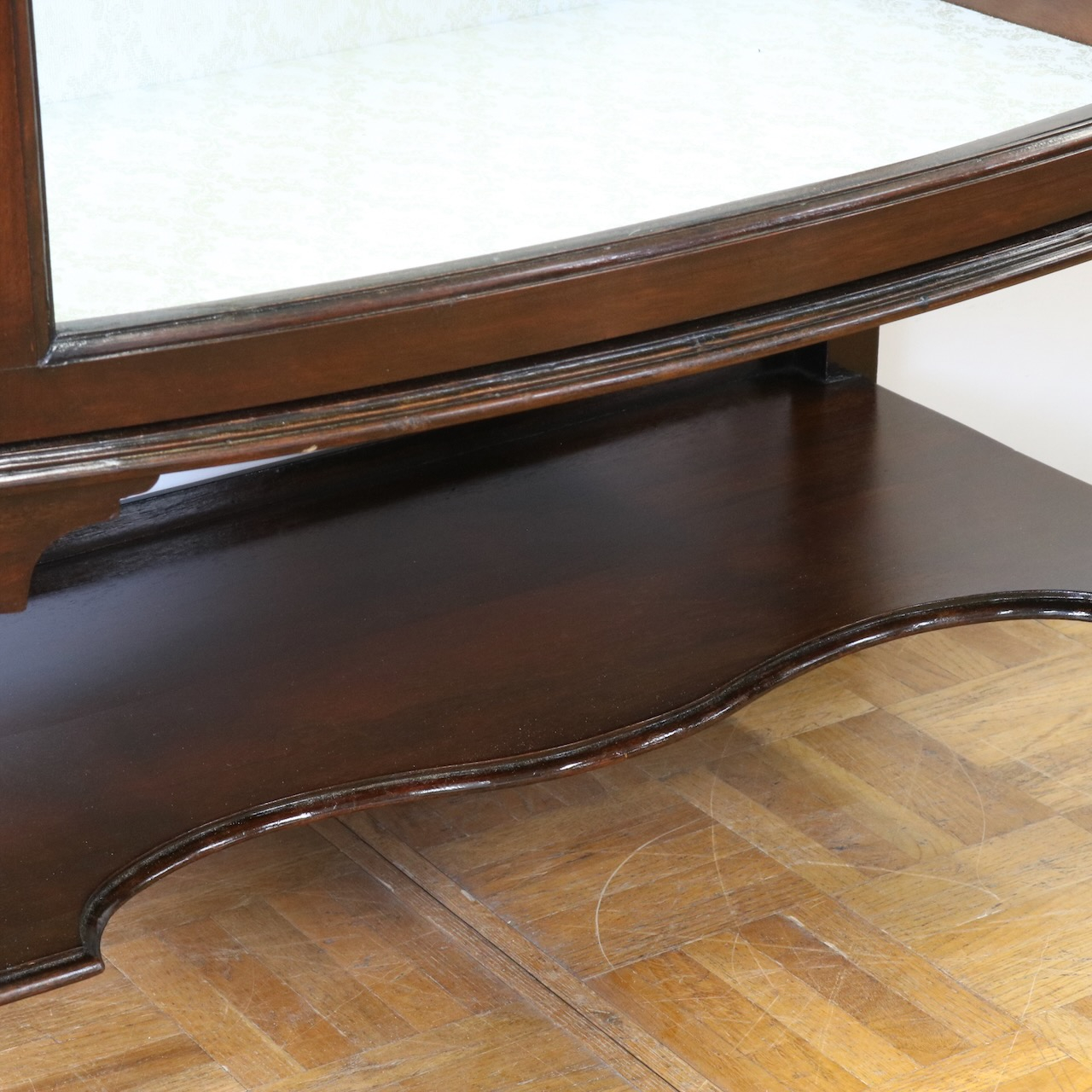 グラスキャビネット