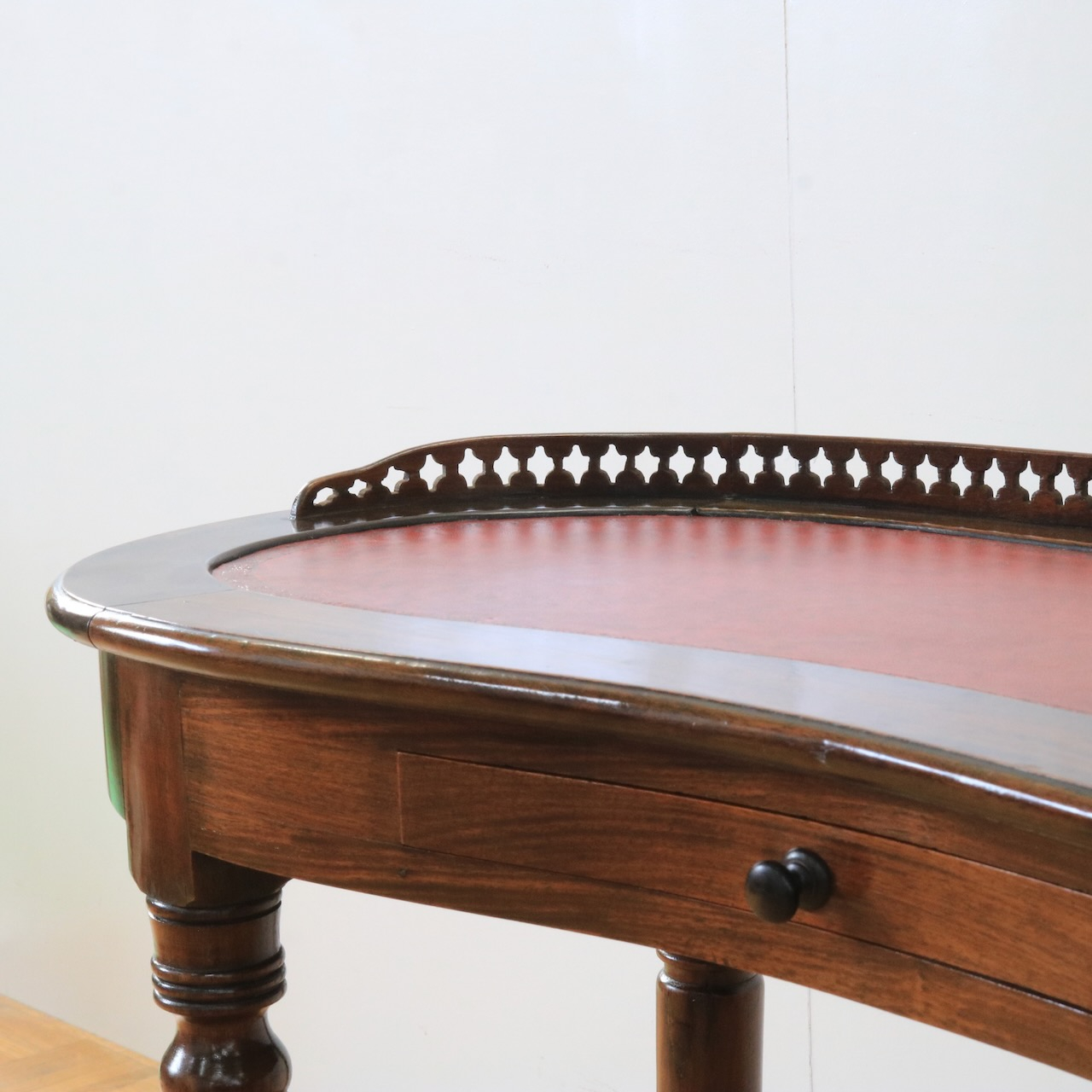 ライティングテーブル