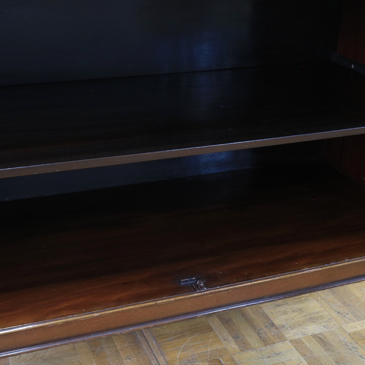 グラスキャビネット