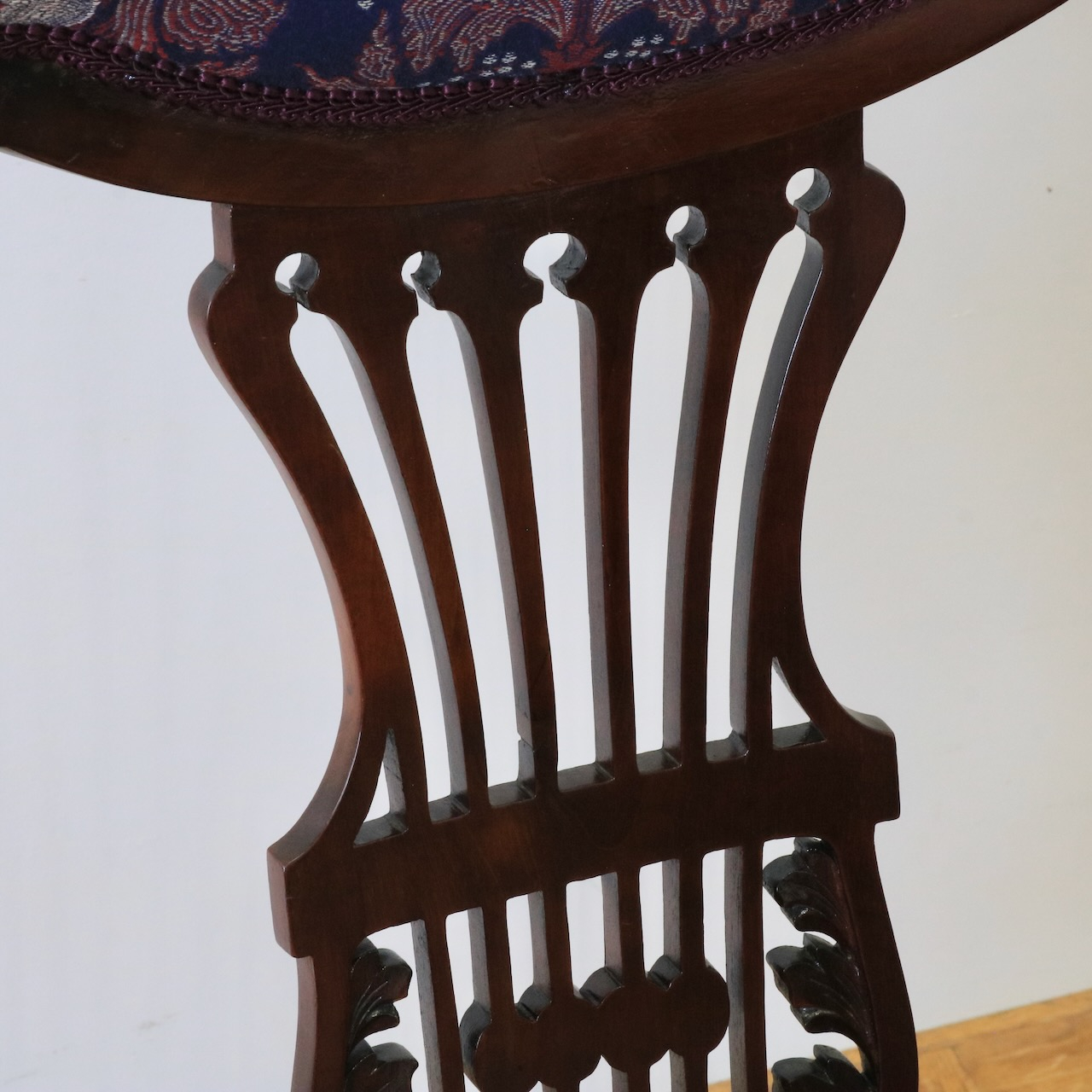 アームチェアー